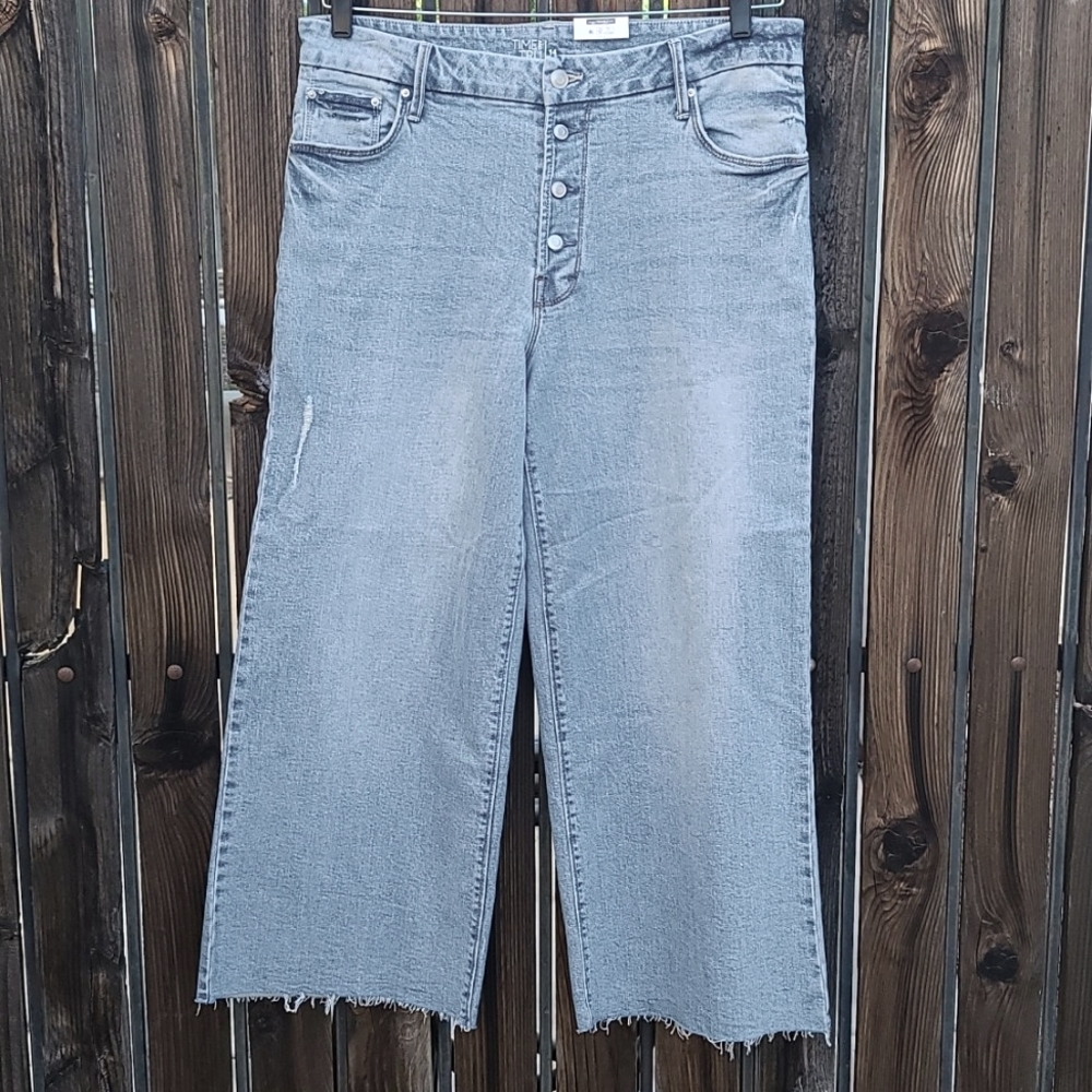 TIME AND TRU High Waisted Wide Leg Jeans 14  Button Up Stretch Raw Hem Cropped - Picture 2 of 16